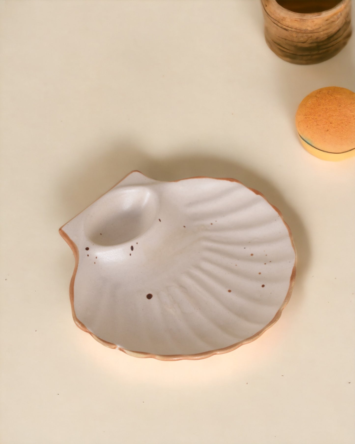 Seashell Plates with Sauce Holder - Set of 4